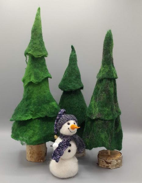 Schneemann mit Schneeball